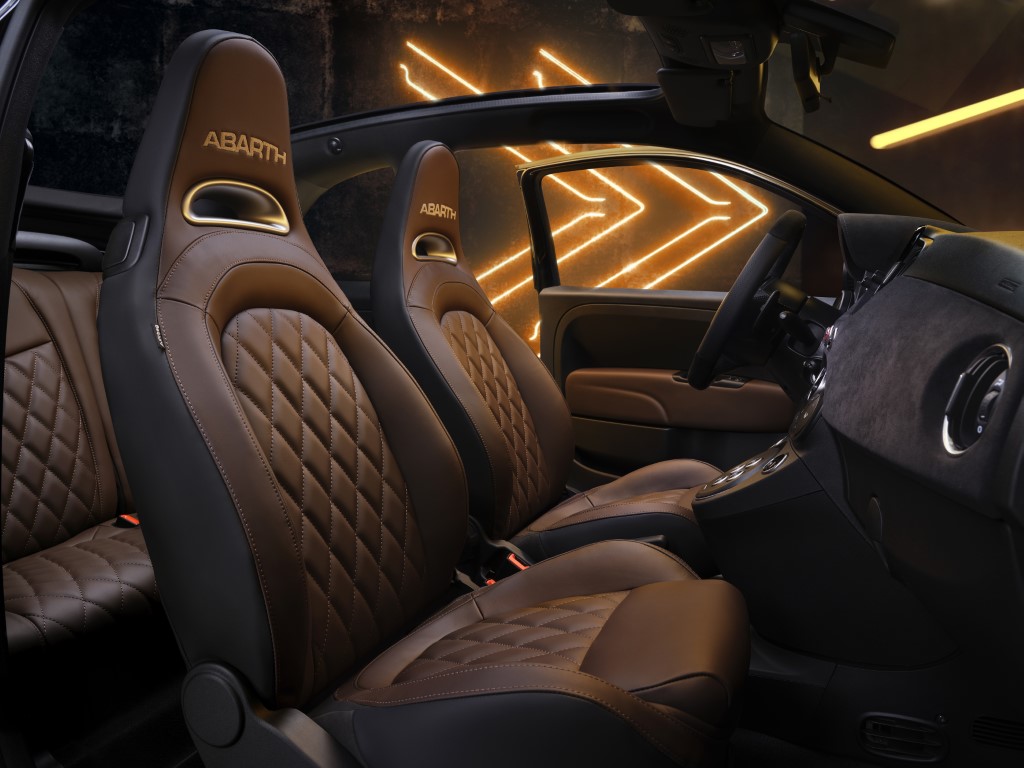 Abarth 695C Convertible 695C Turismo (Automatic)